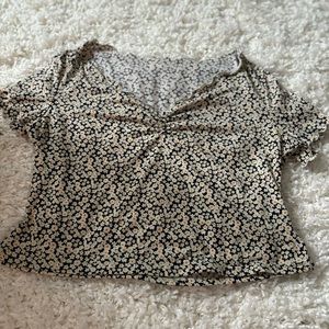 🌷Lettuce Edge Floral Top